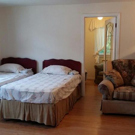 Kelowna Okanagan Lake Hostel מראה חיצוני תמונה