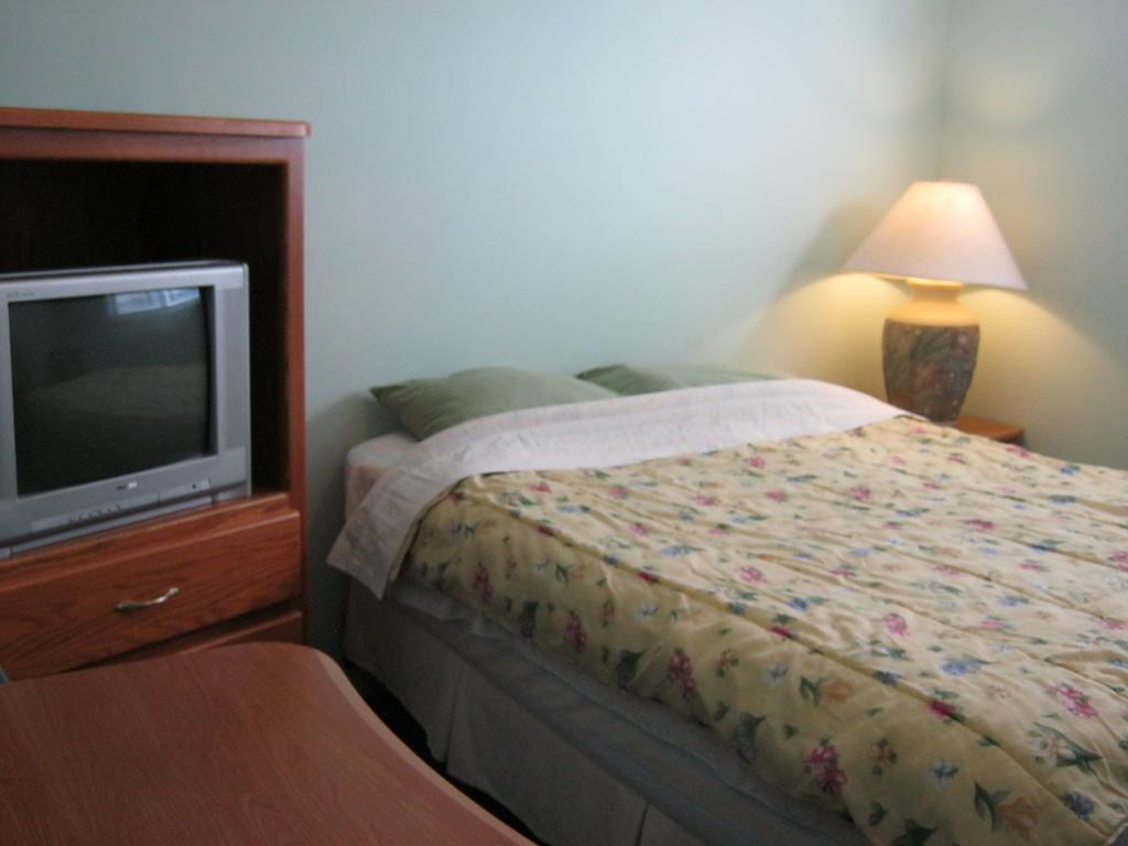 Kelowna Okanagan Lake Hostel מראה חיצוני תמונה
