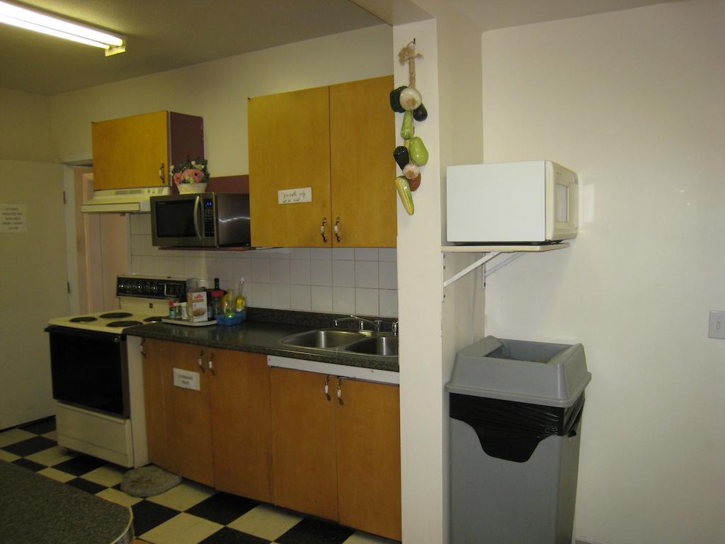 Kelowna Okanagan Lake Hostel מראה חיצוני תמונה