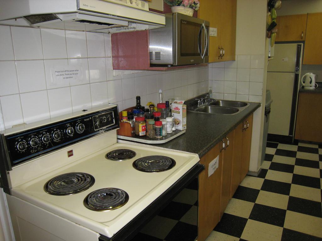 Kelowna Okanagan Lake Hostel מראה חיצוני תמונה