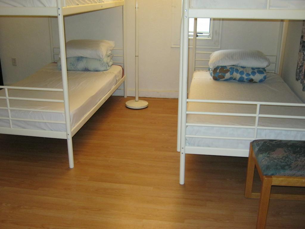 Kelowna Okanagan Lake Hostel מראה חיצוני תמונה