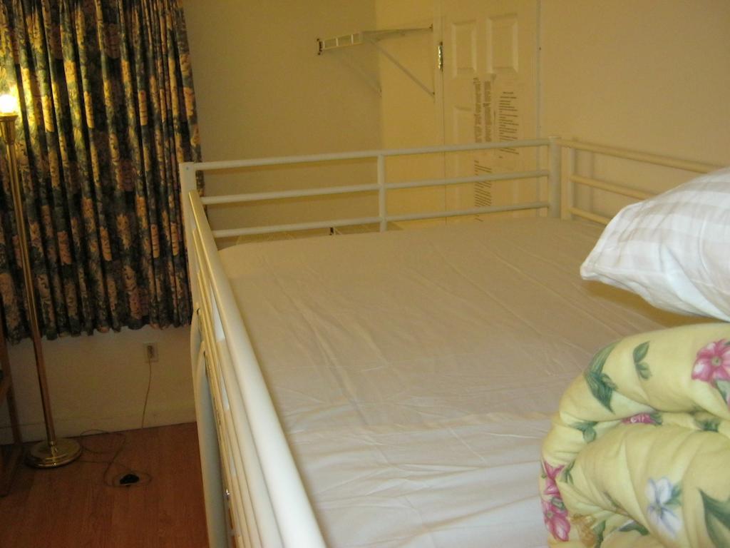 Kelowna Okanagan Lake Hostel מראה חיצוני תמונה