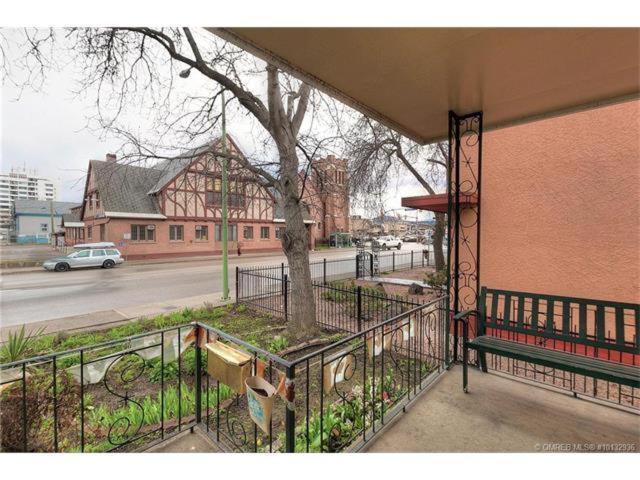 Kelowna Okanagan Lake Hostel מראה חיצוני תמונה