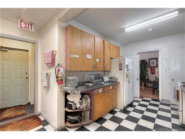 Kelowna Okanagan Lake Hostel מראה חיצוני תמונה