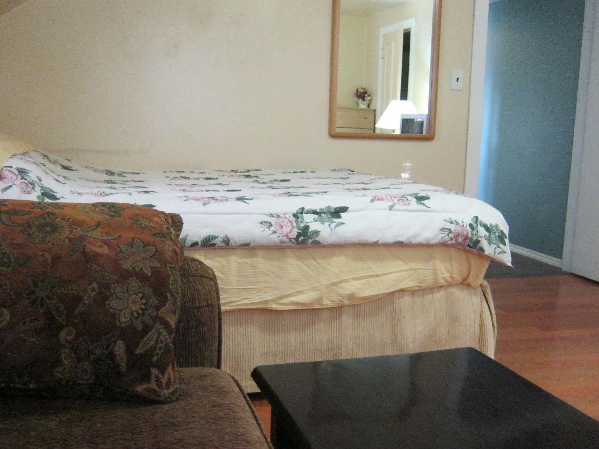 Kelowna Okanagan Lake Hostel מראה חיצוני תמונה