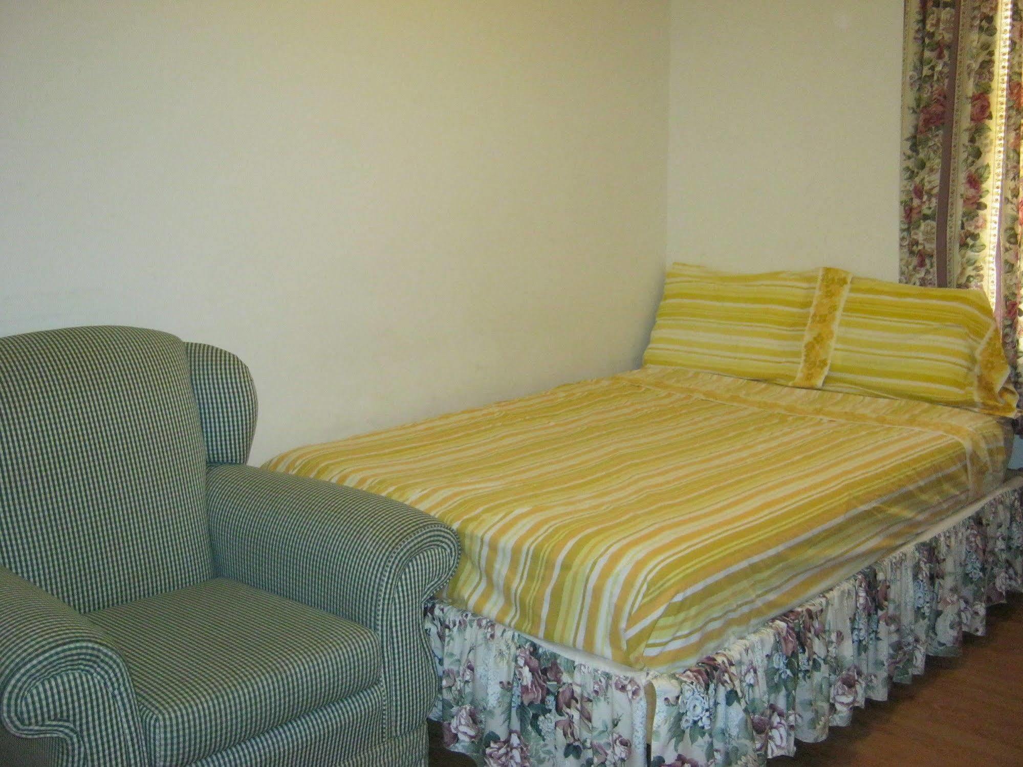 Kelowna Okanagan Lake Hostel מראה חיצוני תמונה