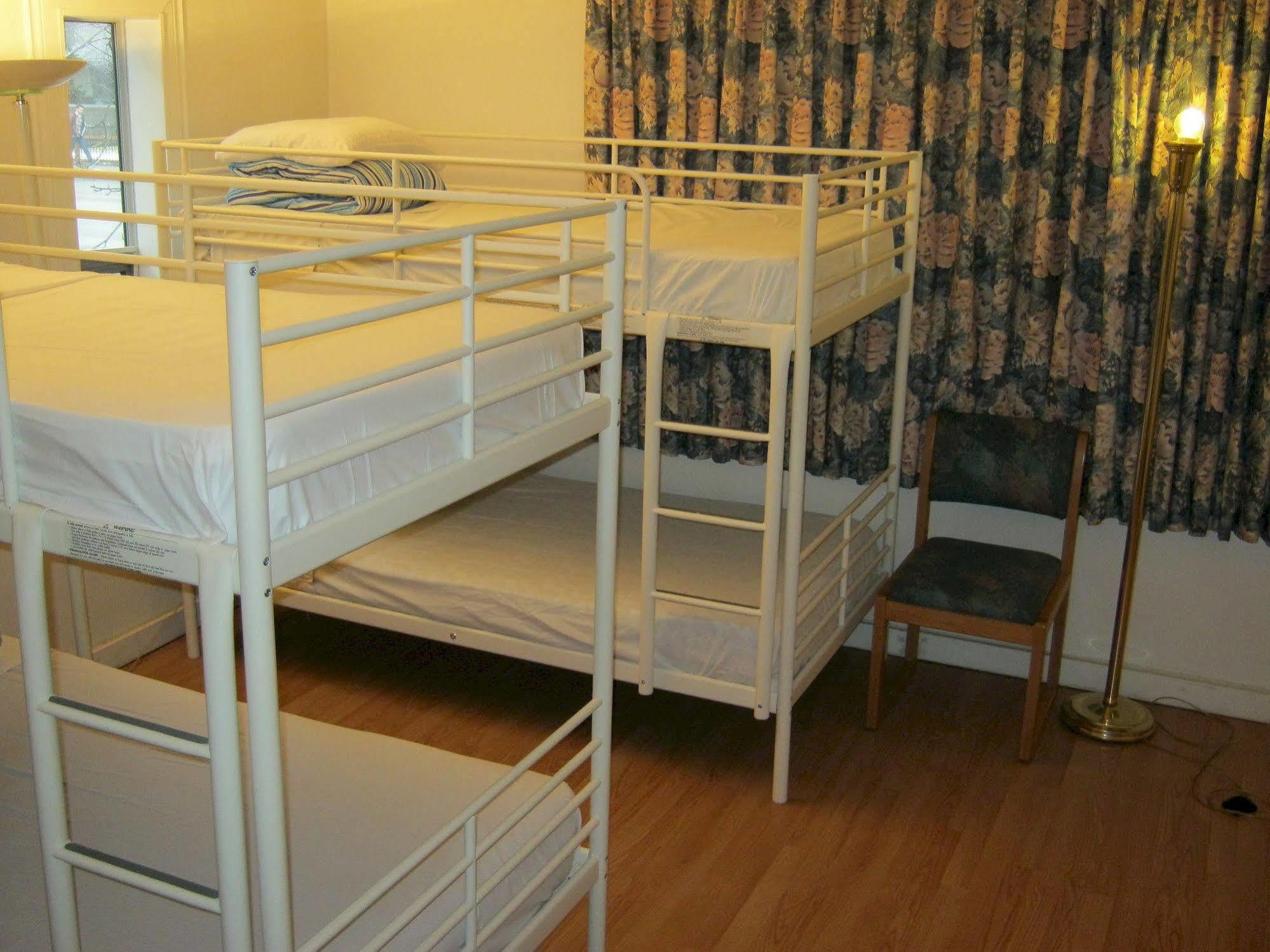 Kelowna Okanagan Lake Hostel מראה חיצוני תמונה