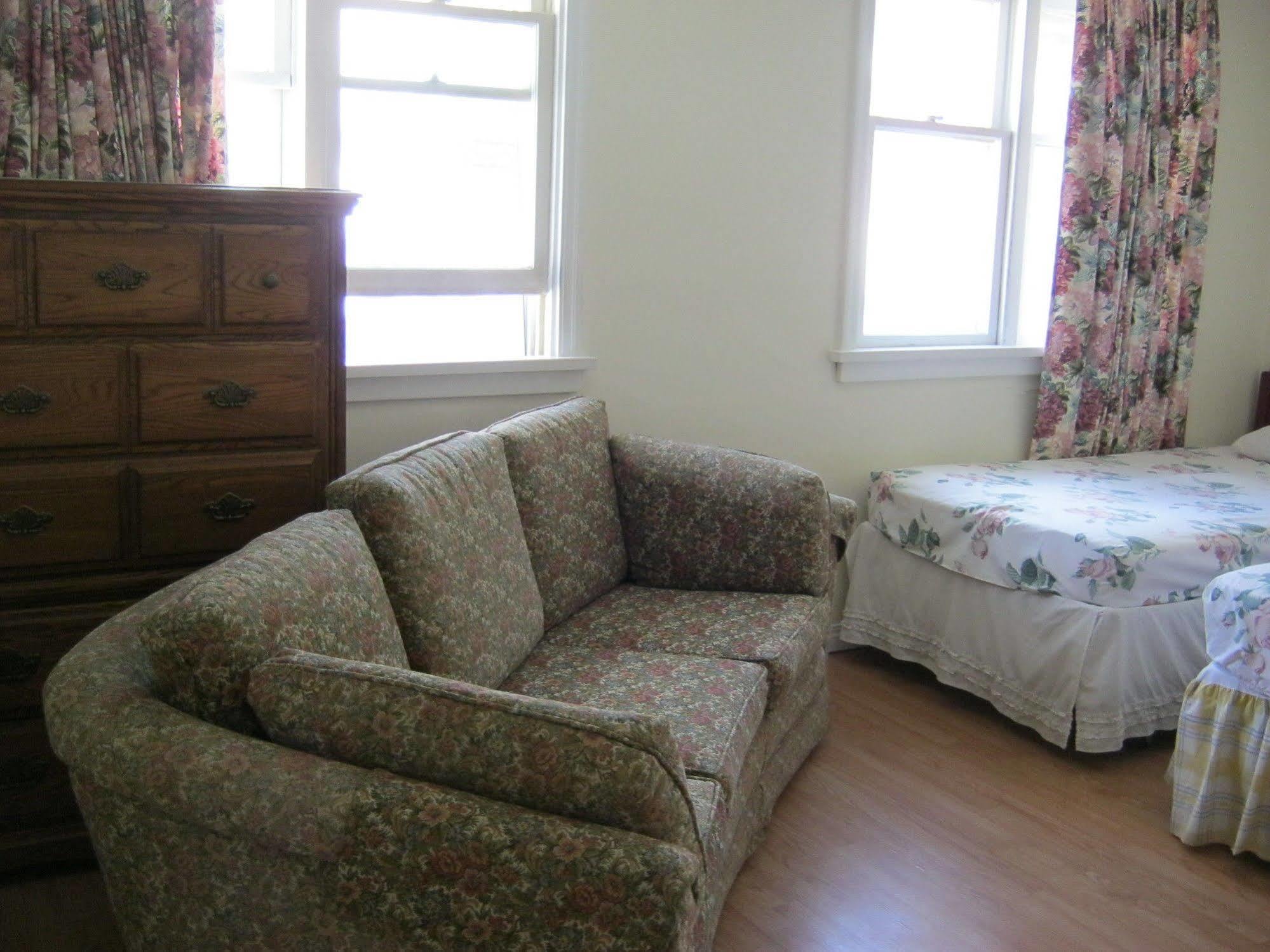 Kelowna Okanagan Lake Hostel מראה חיצוני תמונה