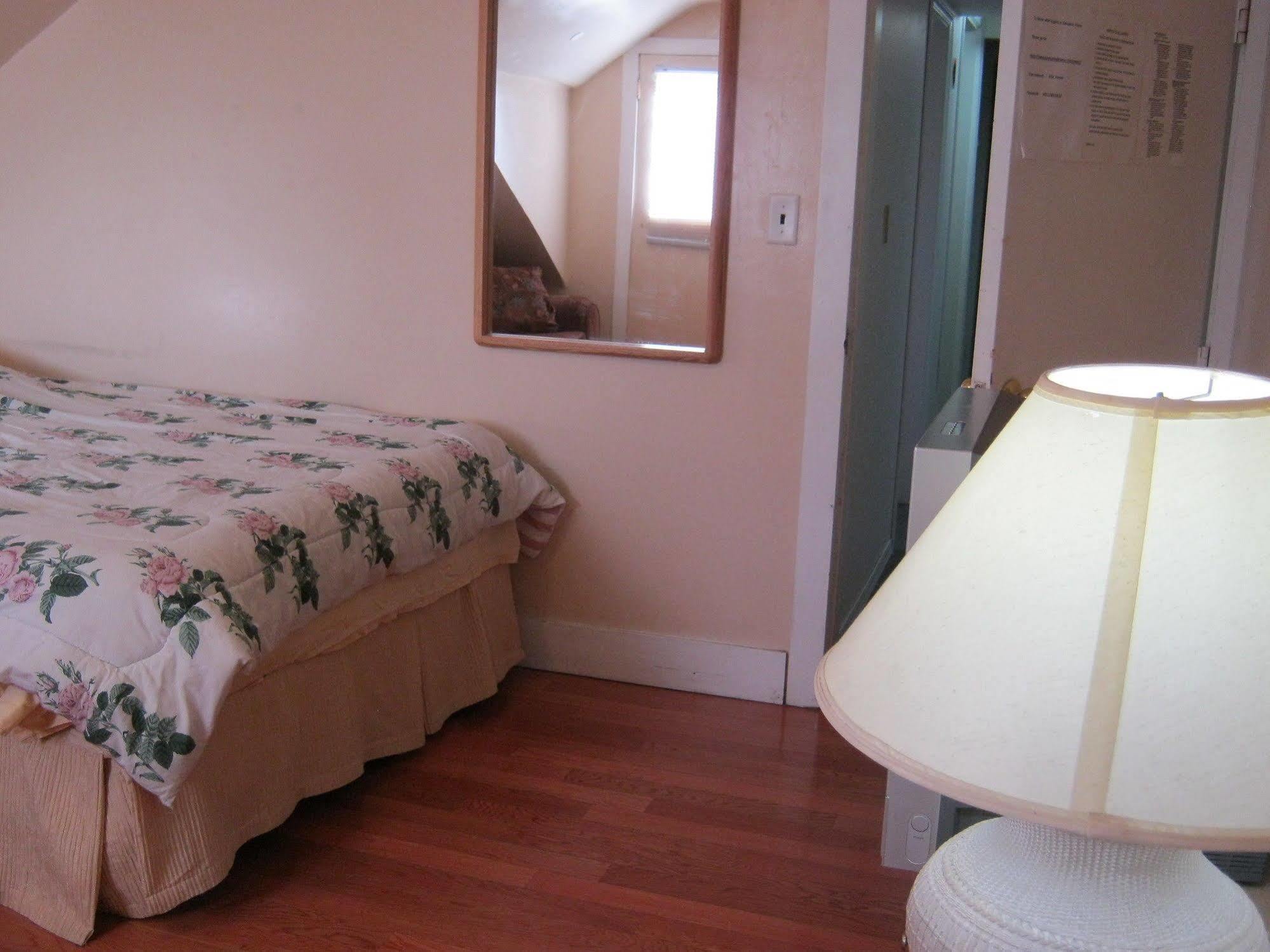 Kelowna Okanagan Lake Hostel מראה חיצוני תמונה
