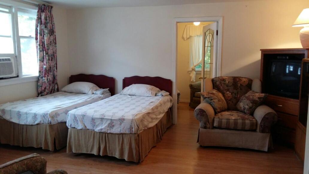 Kelowna Okanagan Lake Hostel מראה חיצוני תמונה